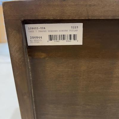 Sale Photo Thumbnail #191: Not used Excellent Condition. Jointed Corners. Wood with Metal Legs.  High quality! Please provider moving assistance and secure transportation and or packing materials for moving. Measures 70 x 19x 35.