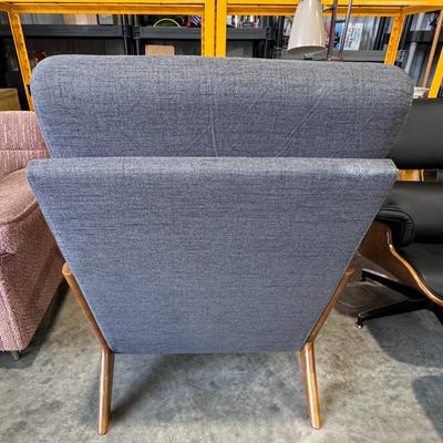 Sale Photo Thumbnail #145: Clean new chair with great styling