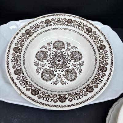 LOT 46: Vintage Utility Ware, Transferware & China: Buffalo China, Rego, Crooksville, W.R. Midwinter Ltd, Sebring Pottery