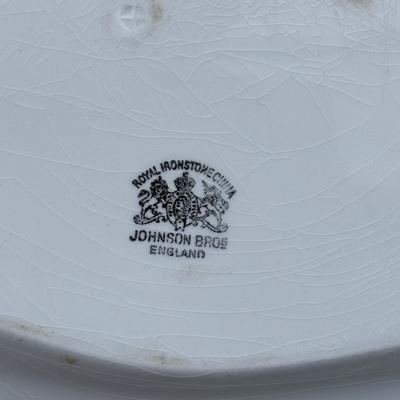 LOT 46: Vintage Utility Ware, Transferware & China: Buffalo China, Rego, Crooksville, W.R. Midwinter Ltd, Sebring Pottery