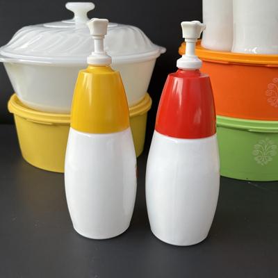 LOT 50: Vintage Kitchen: Pyrex, Anchor Hocking Fire King, Corning Ware Spice of Life, Tupperware, Juice Glasses