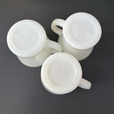 LOT 50: Vintage Kitchen: Pyrex, Anchor Hocking Fire King, Corning Ware Spice of Life, Tupperware, Juice Glasses