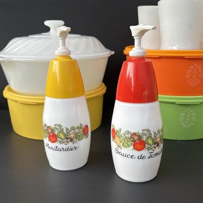 LOT 50: Vintage Kitchen: Pyrex, Anchor Hocking Fire King, Corning Ware Spice of Life, Tupperware, Juice Glasses