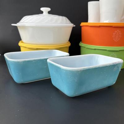 LOT 50: Vintage Kitchen: Pyrex, Anchor Hocking Fire King, Corning Ware Spice of Life, Tupperware, Juice Glasses