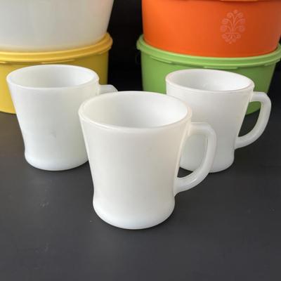 LOT 50: Vintage Kitchen: Pyrex, Anchor Hocking Fire King, Corning Ware Spice of Life, Tupperware, Juice Glasses