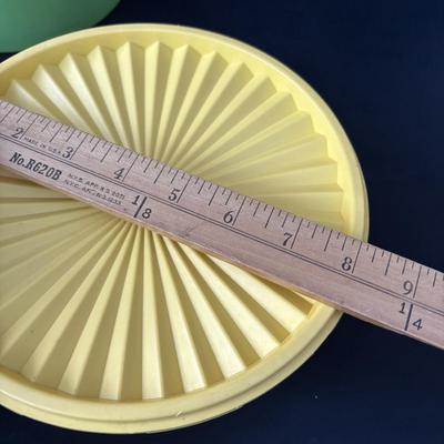 LOT 50: Vintage Kitchen: Pyrex, Anchor Hocking Fire King, Corning Ware Spice of Life, Tupperware, Juice Glasses