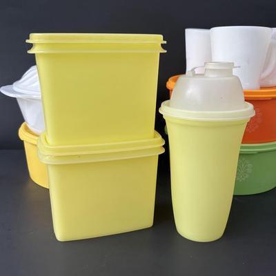 LOT 50: Vintage Kitchen: Pyrex, Anchor Hocking Fire King, Corning Ware Spice of Life, Tupperware, Juice Glasses