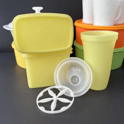 LOT 50: Vintage Kitchen: Pyrex, Anchor Hocking Fire King, Corning Ware Spice of Life, Tupperware, Juice Glasses