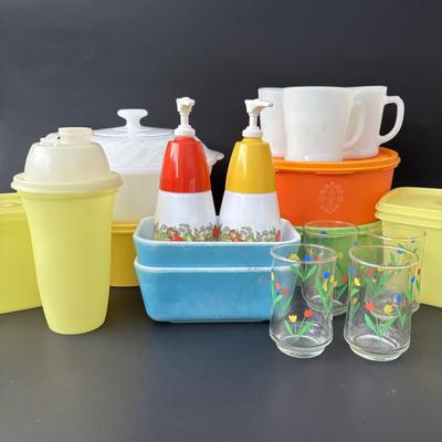 LOT 50: Vintage Kitchen: Pyrex, Anchor Hocking Fire King, Corning Ware Spice of Life, Tupperware, Juice Glasses