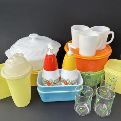 LOT 50: Vintage Kitchen: Pyrex, Anchor Hocking Fire King, Corning Ware Spice of Life, Tupperware, Juice Glasses