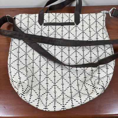 LOT 55: Thirty-One Jewel Crossbody Bag with Thirty-One Around Town Tote & Ruby Mini Bag in White Striped Straw
