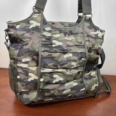 LOT 56: Thirty-One Camouflage #BODYGOALS Tote Bag