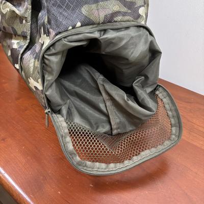 LOT 56: Thirty-One Camouflage #BODYGOALS Tote Bag