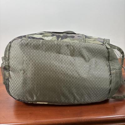 LOT 56: Thirty-One Camouflage #BODYGOALS Tote Bag