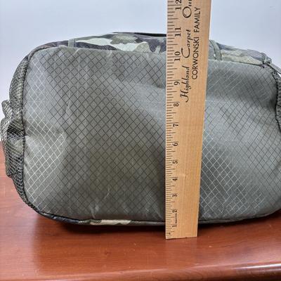 LOT 56: Thirty-One Camouflage #BODYGOALS Tote Bag