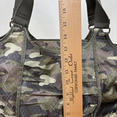 LOT 56: Thirty-One Camouflage #BODYGOALS Tote Bag