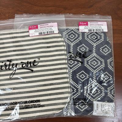 LOT 57: Thirty-One Studio Classic Body Handbag Collection