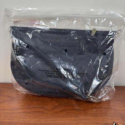 LOT 57: Thirty-One Studio Classic Body Handbag Collection
