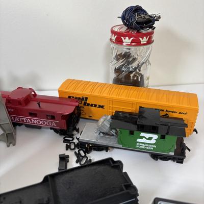 LOT 71: Tyco Pak1 Transformer, Made in Yugoslavia Train Cars, Train Trestle, Tunnel