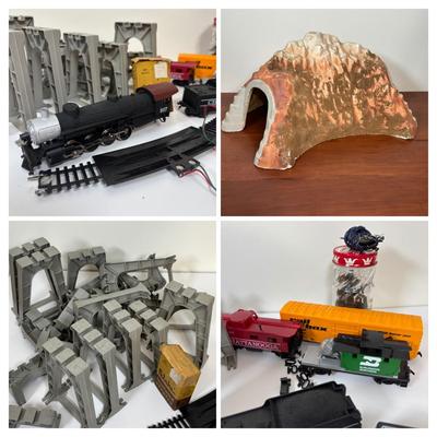 LOT 71: Tyco Pak1 Transformer, Made in Yugoslavia Train Cars, Train Trestle, Tunnel