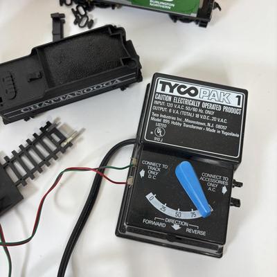 LOT 71: Tyco Pak1 Transformer, Made in Yugoslavia Train Cars, Train Trestle, Tunnel