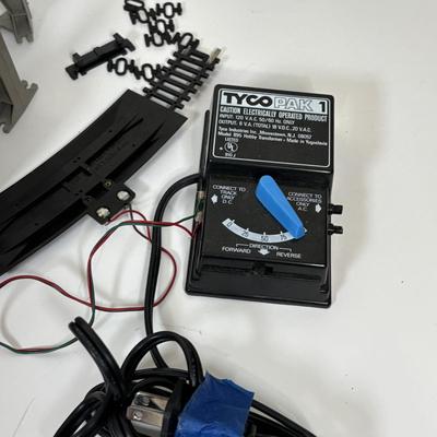 LOT 71: Tyco Pak1 Transformer, Made in Yugoslavia Train Cars, Train Trestle, Tunnel