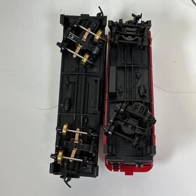 LOT 71: Tyco Pak1 Transformer, Made in Yugoslavia Train Cars, Train Trestle, Tunnel