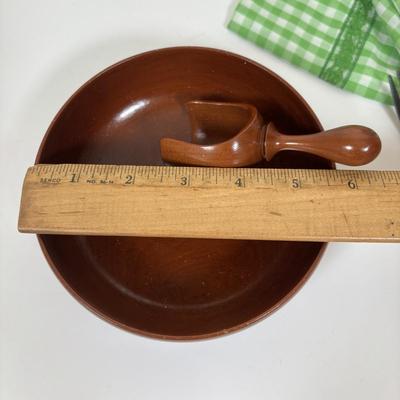 LOT 73: Porcelain Chef Pig & Assistant, Vintage Aprons & Cookbooks, Flatware, Cherry Wood Bowl & More