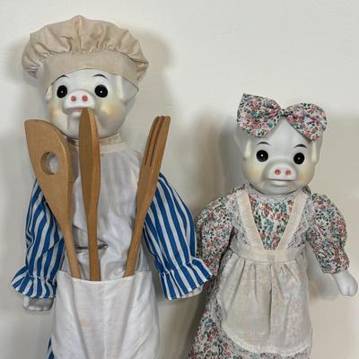 LOT 73: Porcelain Chef Pig & Assistant, Vintage Aprons & Cookbooks, Flatware, Cherry Wood Bowl & More