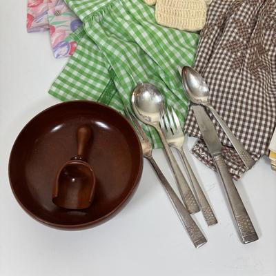 LOT 73: Porcelain Chef Pig & Assistant, Vintage Aprons & Cookbooks, Flatware, Cherry Wood Bowl & More