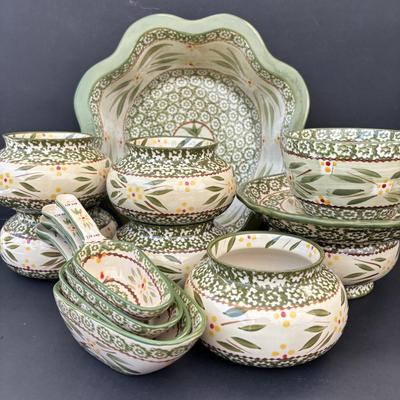 LOT 81: Temptations Old World Green Ovenware Dishes