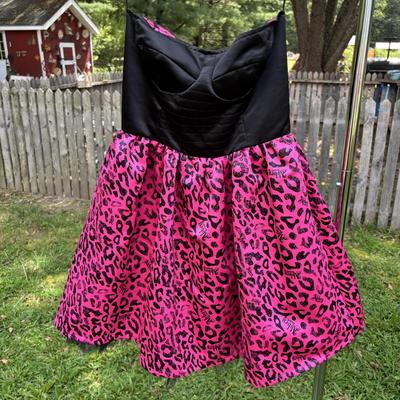 LOT 84: Clothing Some New w/Tags Various Styles & Sizes