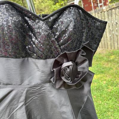 LOT 84: Clothing Some New w/Tags Various Styles & Sizes