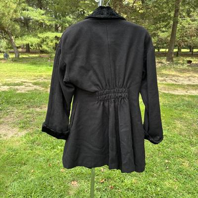 LOT 85: Jackets & Coats: Styles & Sizes Vary