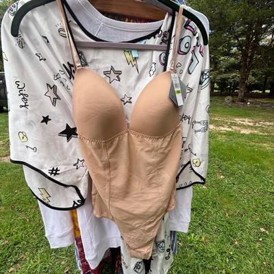 LOT 86: Ladies Clothing: Styles & Sizes Vary