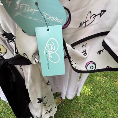 LOT 86: Ladies Clothing: Styles & Sizes Vary