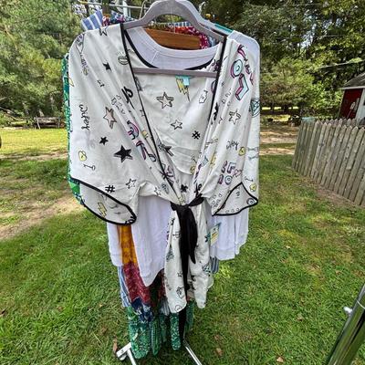 LOT 86: Ladies Clothing: Styles & Sizes Vary