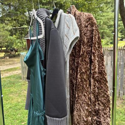 LOT 87: Ladies Clothing: Styles & Sizes Vary