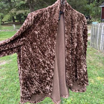 LOT 87: Ladies Clothing: Styles & Sizes Vary