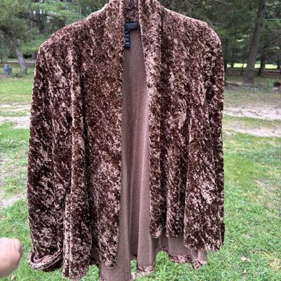 LOT 87: Ladies Clothing: Styles & Sizes Vary