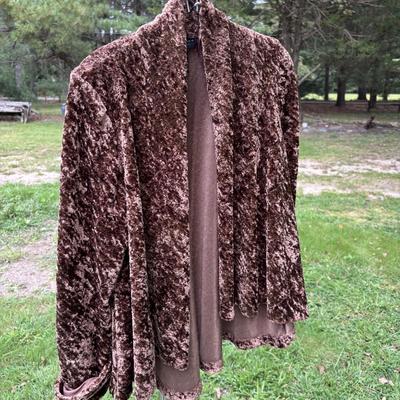 LOT 87: Ladies Clothing: Styles & Sizes Vary