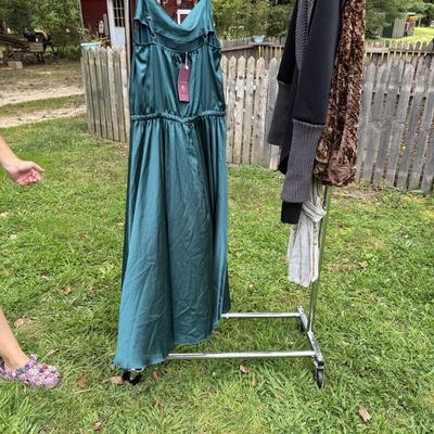LOT 87: Ladies Clothing: Styles & Sizes Vary