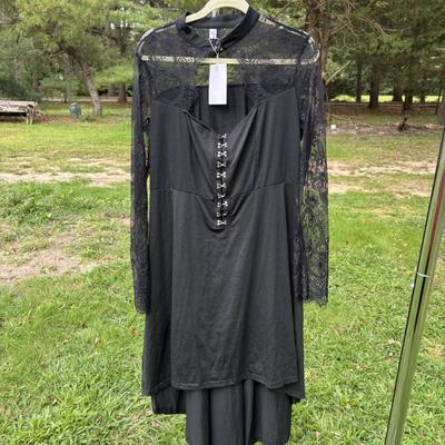 LOT 88: Ladies Clothing: Styles & Sizes Vary