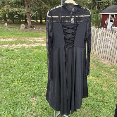 LOT 88: Ladies Clothing: Styles & Sizes Vary