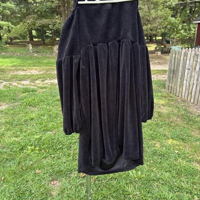 LOT 88: Ladies Clothing: Styles & Sizes Vary