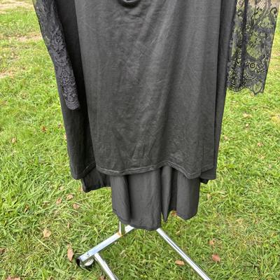 LOT 88: Ladies Clothing: Styles & Sizes Vary