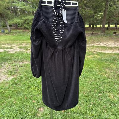 LOT 88: Ladies Clothing: Styles & Sizes Vary