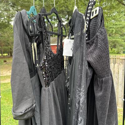 LOT 88: Ladies Clothing: Styles & Sizes Vary