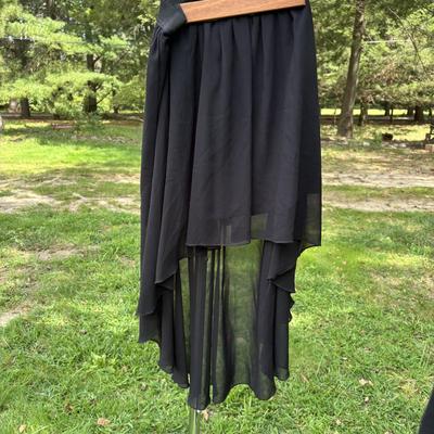 LOT 89: Ladies Clothing: Styles & Sizes Vary