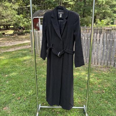LOT 89: Ladies Clothing: Styles & Sizes Vary